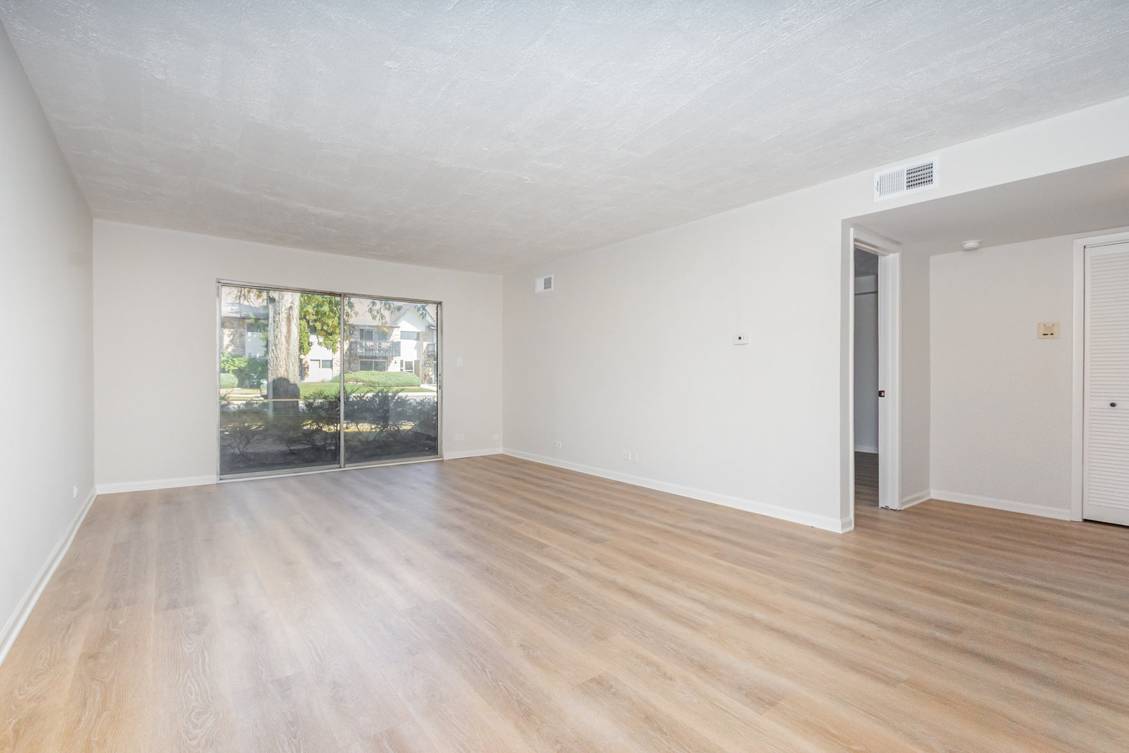 4A Kingery Quarter #104, Willowbrook, IL 60527