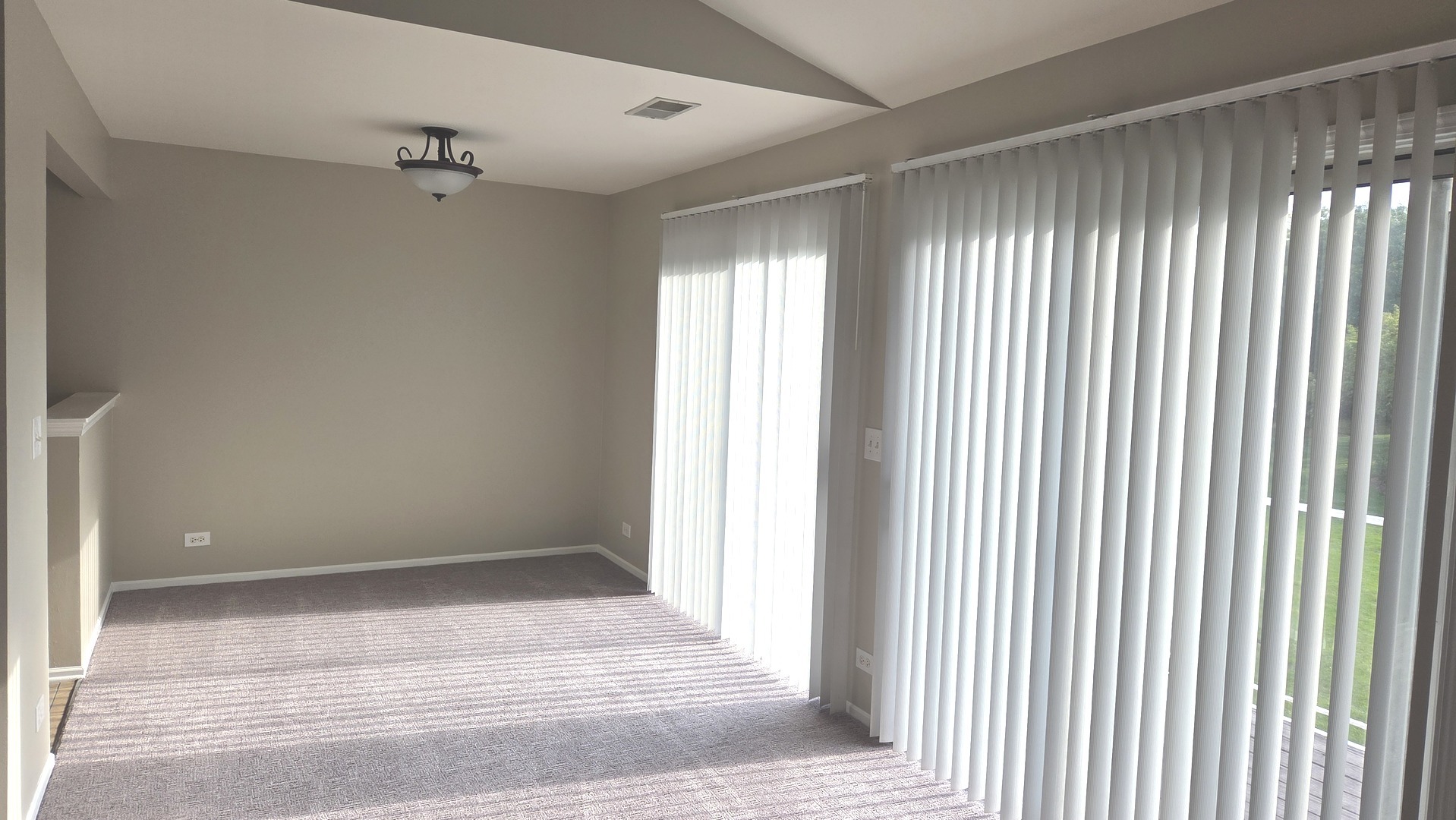 67 Beechmont Court #W2, Schaumburg, IL 60193