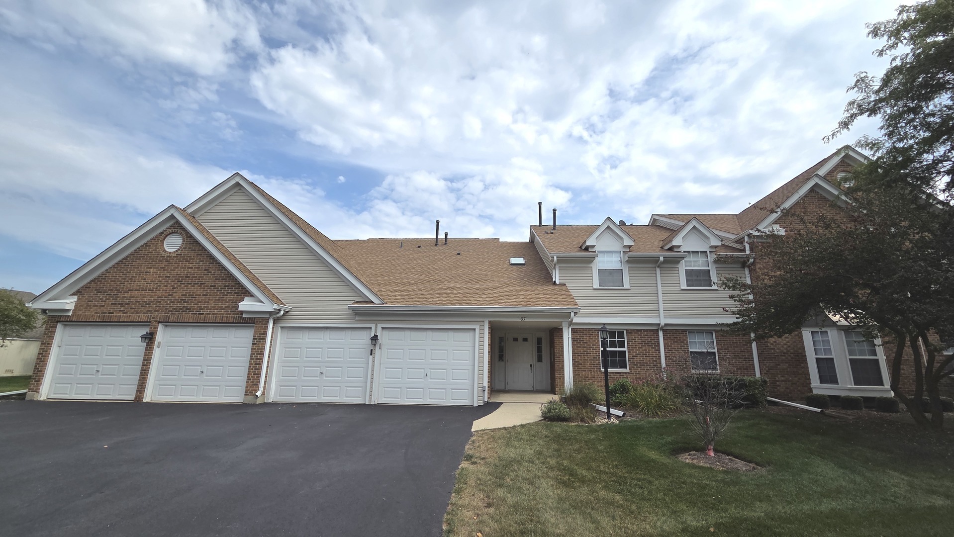67 Beechmont Court #W2, Schaumburg, IL 60193