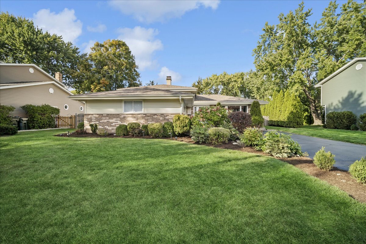 564 E PRINCETON Street, Palatine, IL 60074