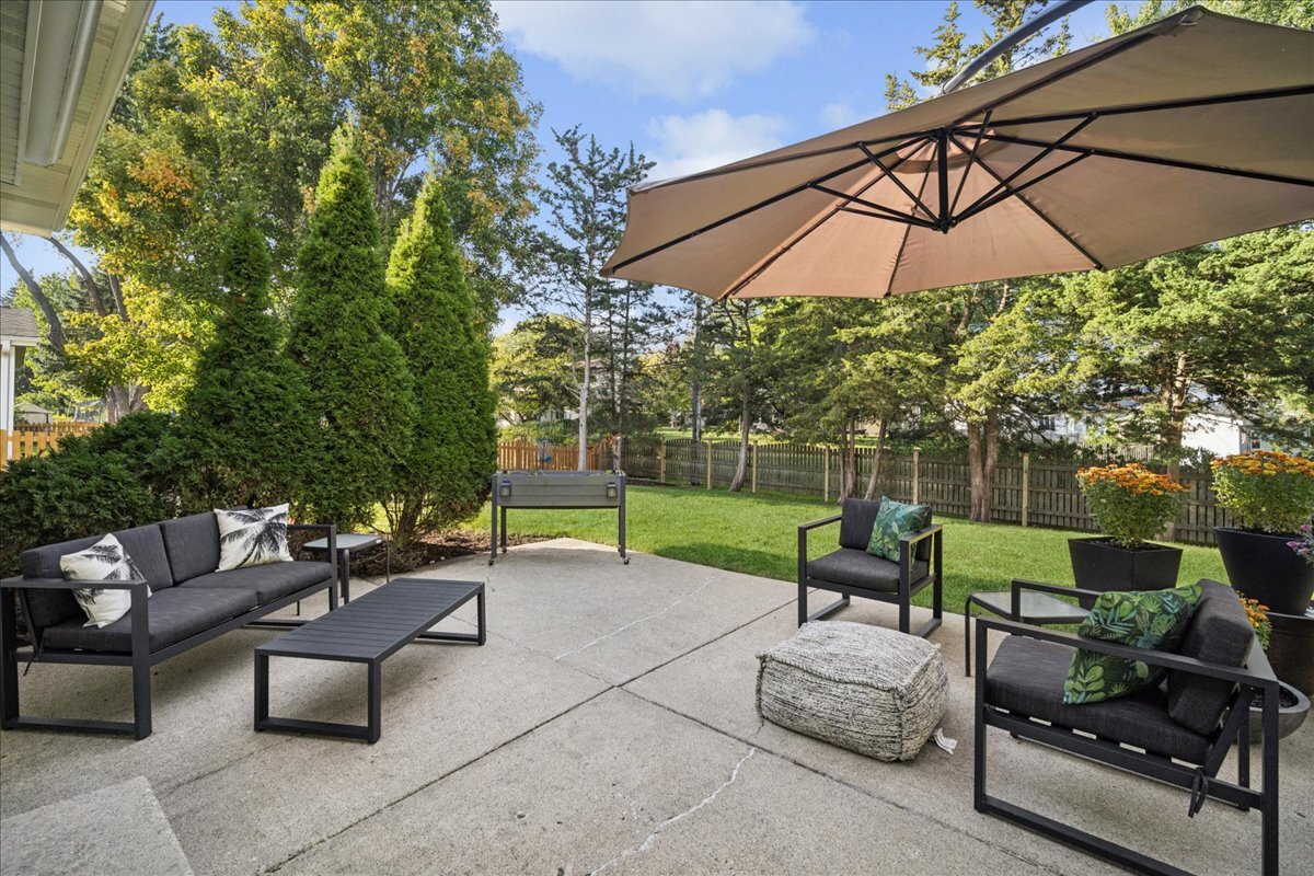 564 E PRINCETON Street, Palatine, IL 60074