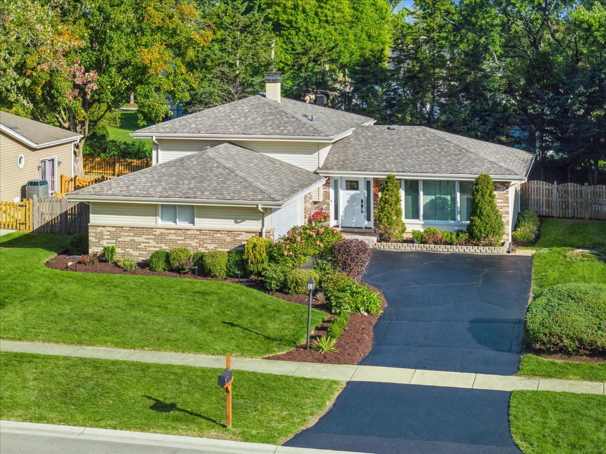 564 E PRINCETON Street, Palatine, IL 60074
