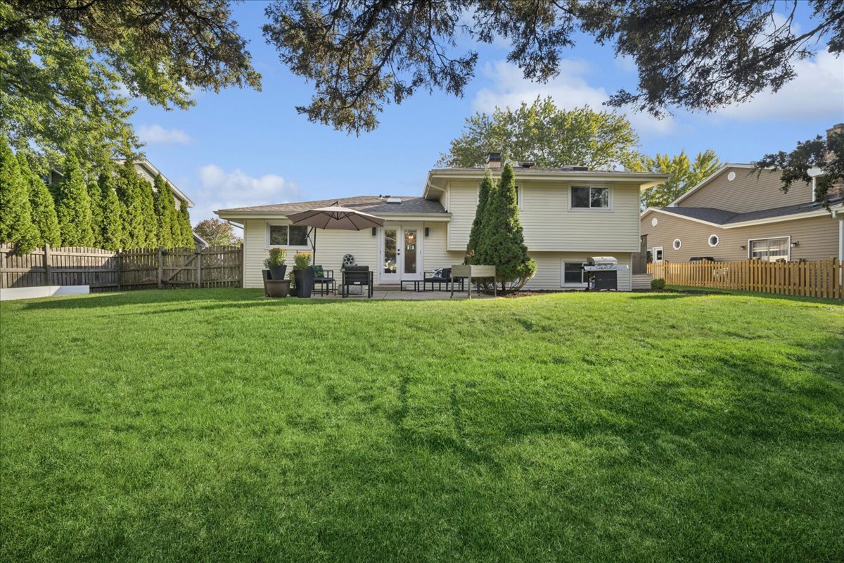 564 E PRINCETON Street, Palatine, IL 60074