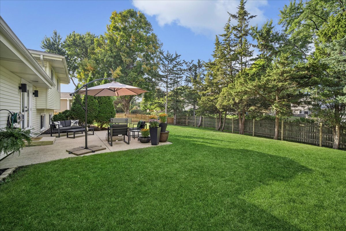 564 E PRINCETON Street, Palatine, IL 60074
