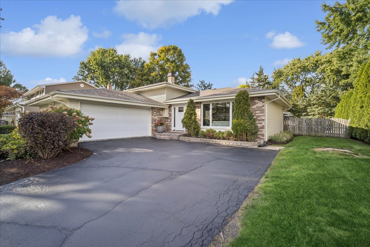 564 E PRINCETON Street, Palatine, IL 60074