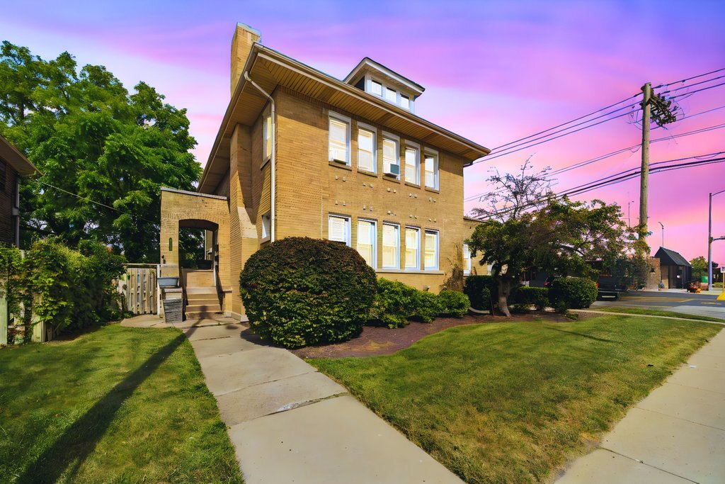 2418 Burr Oak Avenue #1E, Blue Island, IL 60406