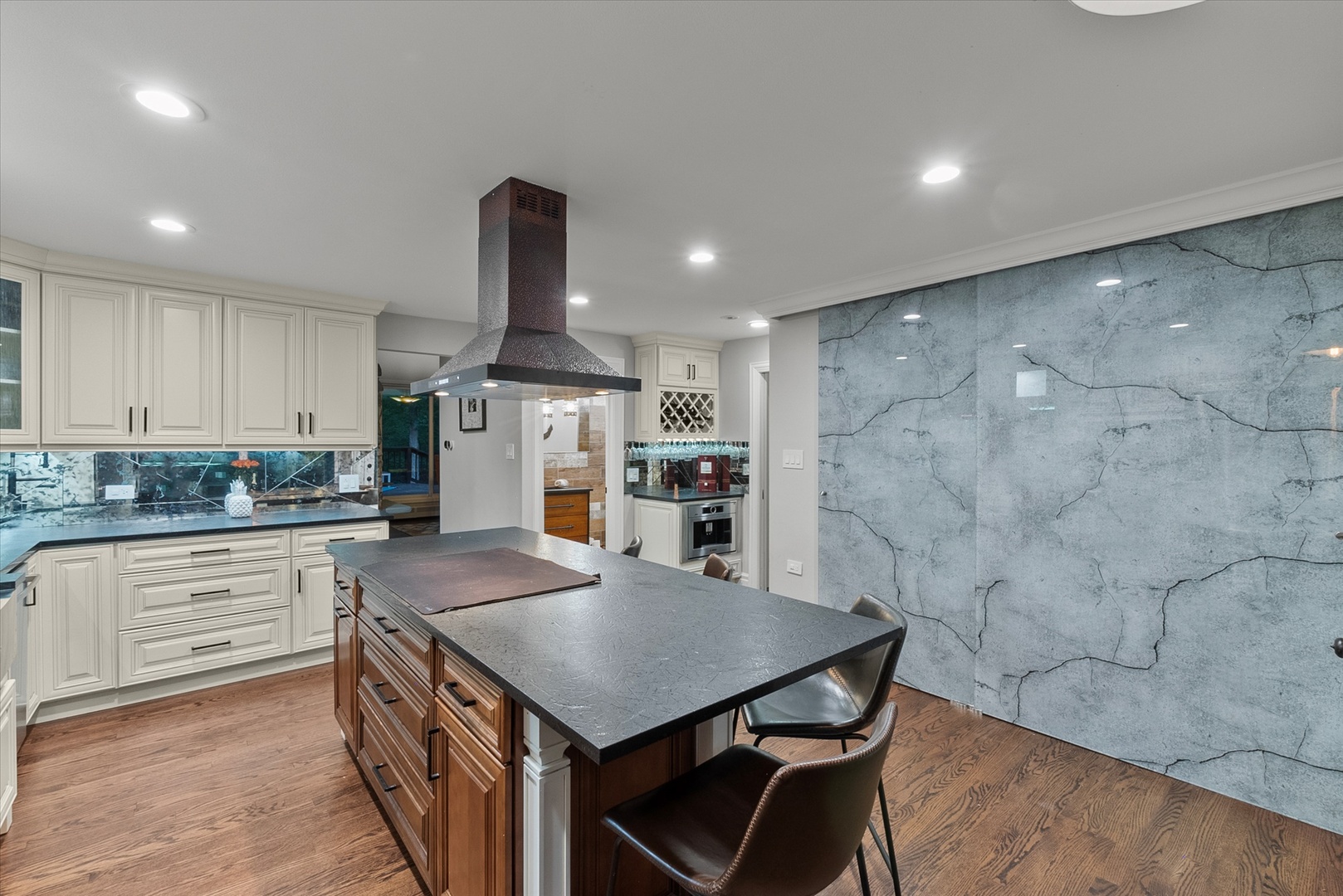 11905 S Lakewood Avenue, Palos Park, IL 60464