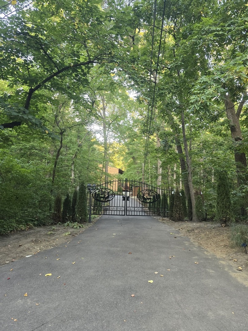 11905 S Lakewood Avenue, Palos Park, IL 60464