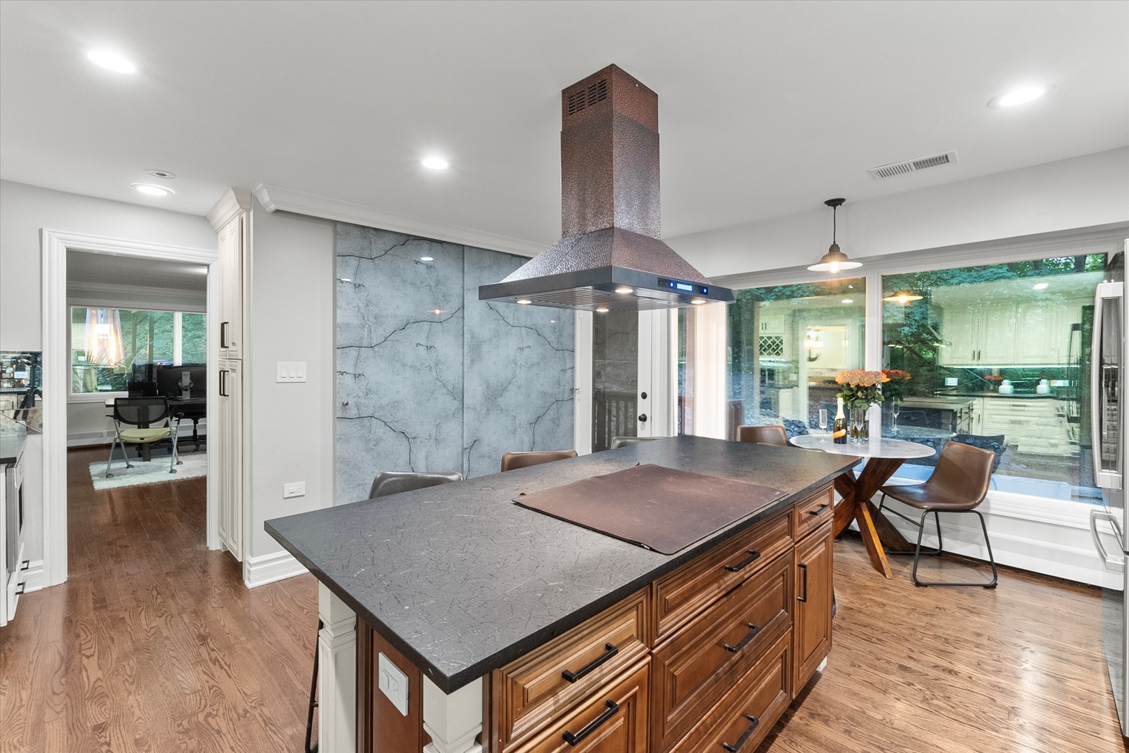 11905 S Lakewood Avenue, Palos Park, IL 60464