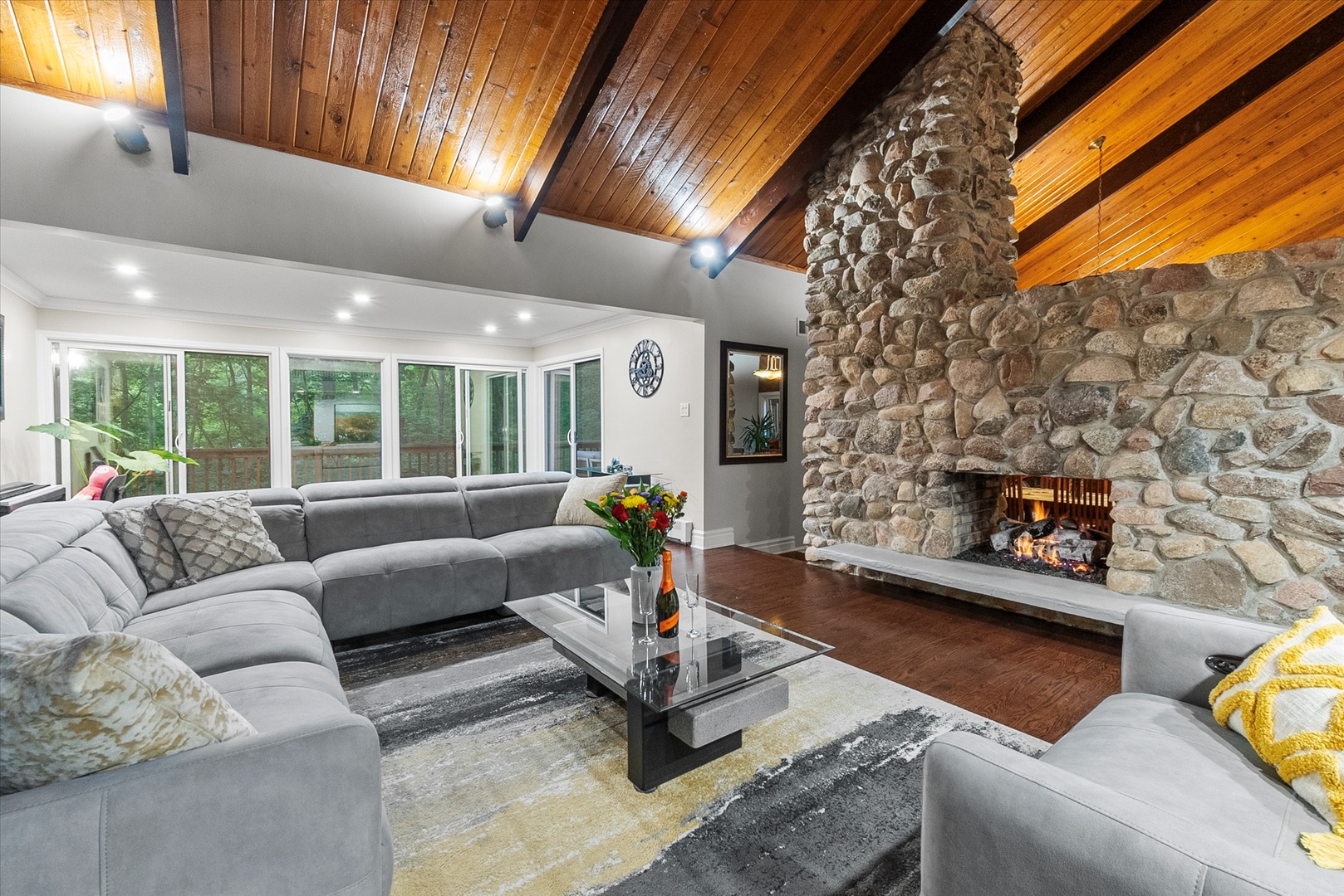 11905 S Lakewood Avenue, Palos Park, IL 60464