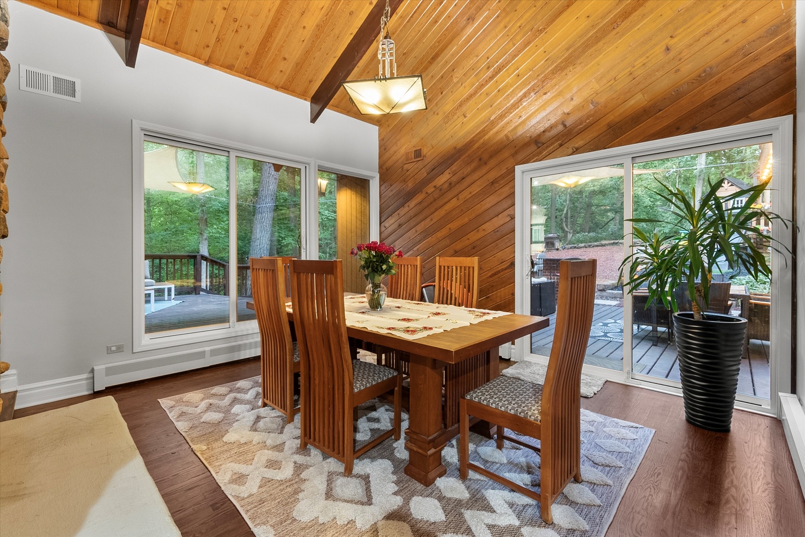 11905 S Lakewood Avenue, Palos Park, IL 60464