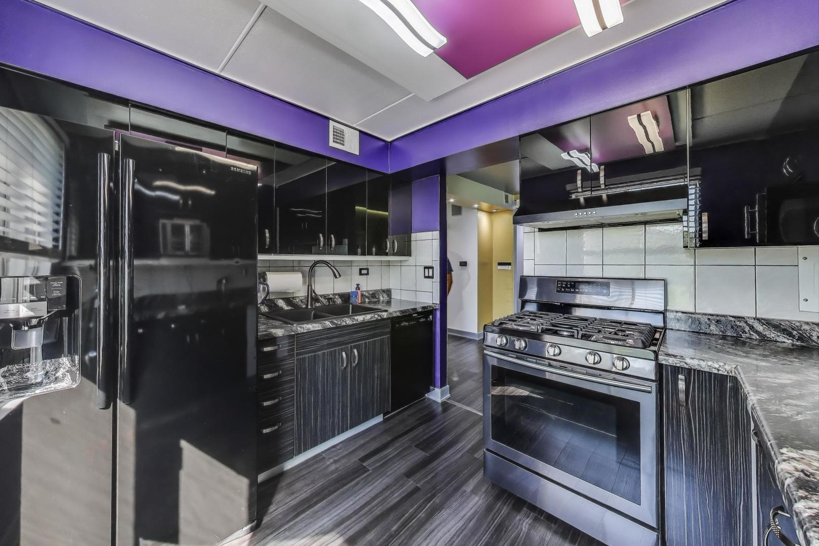 841 N York Street #332, Elmhurst, IL 60126
