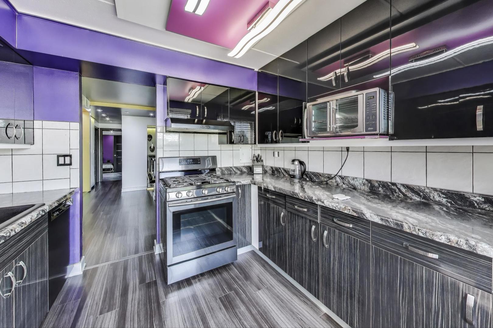 841 N York Street #332, Elmhurst, IL 60126