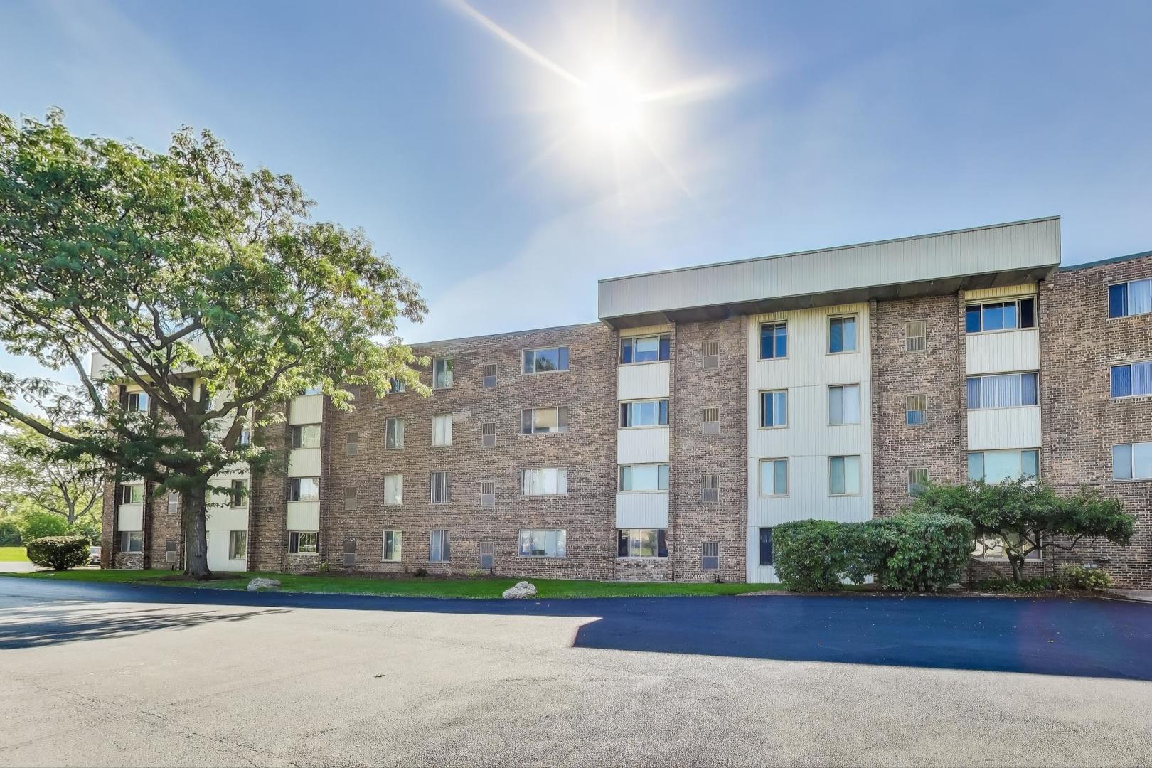 841 N York Street #332, Elmhurst, IL 60126