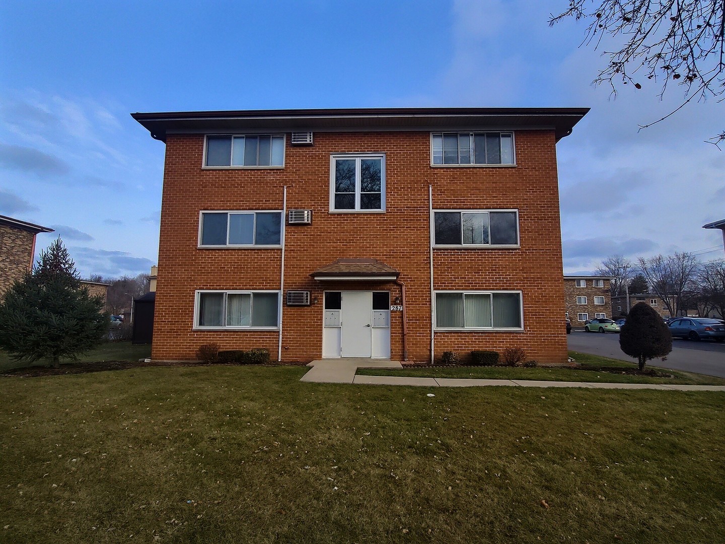 287 8th Street #3A, Wheeling, IL 60090