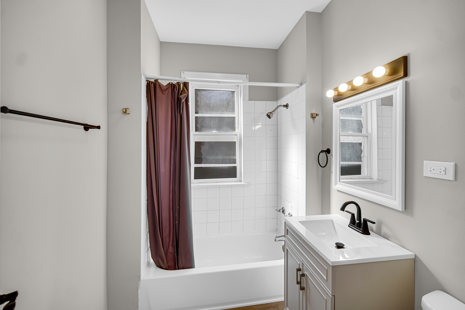944 N Lavergne Avenue, Chicago, IL 60651