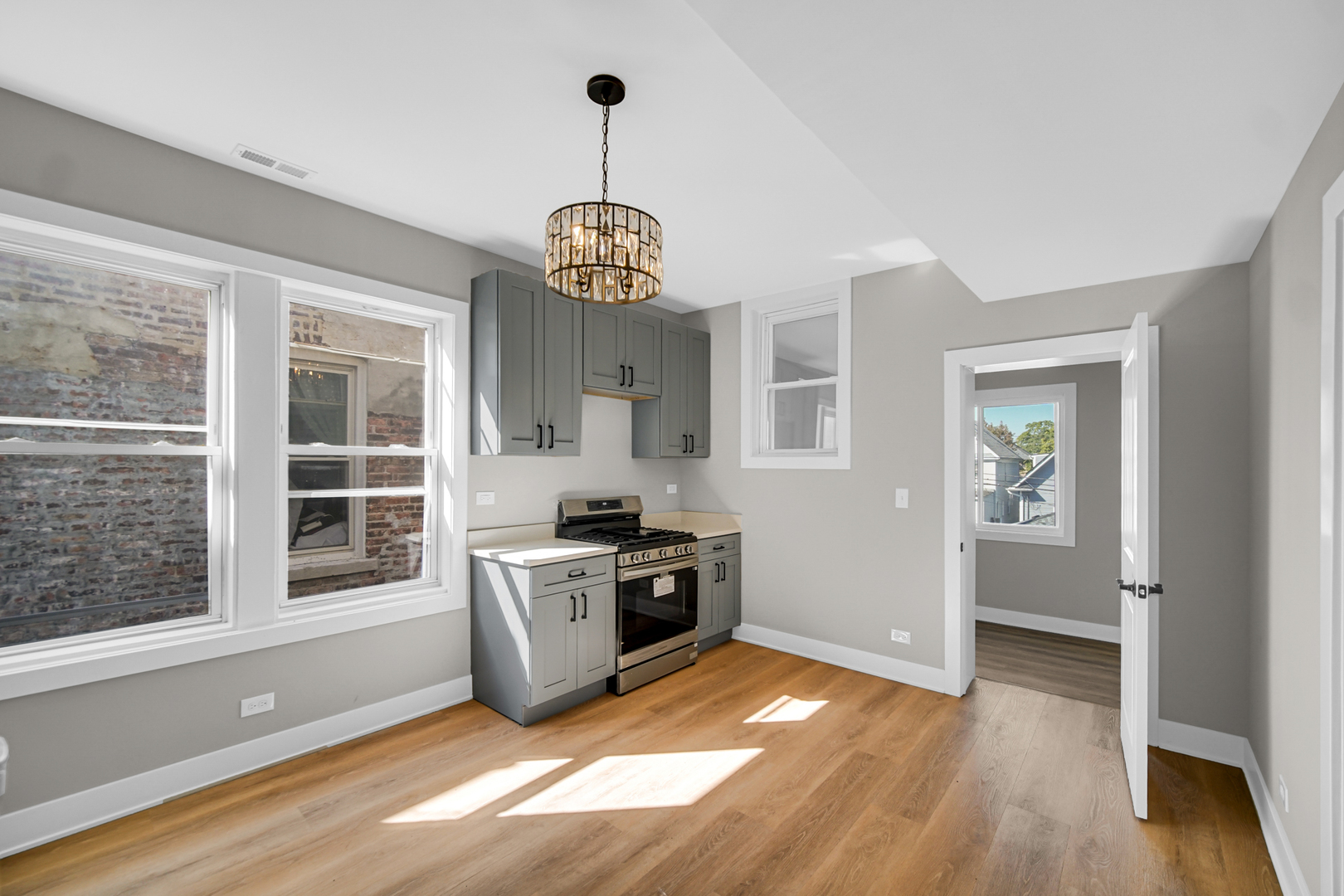 944 N Lavergne Avenue, Chicago, IL 60651