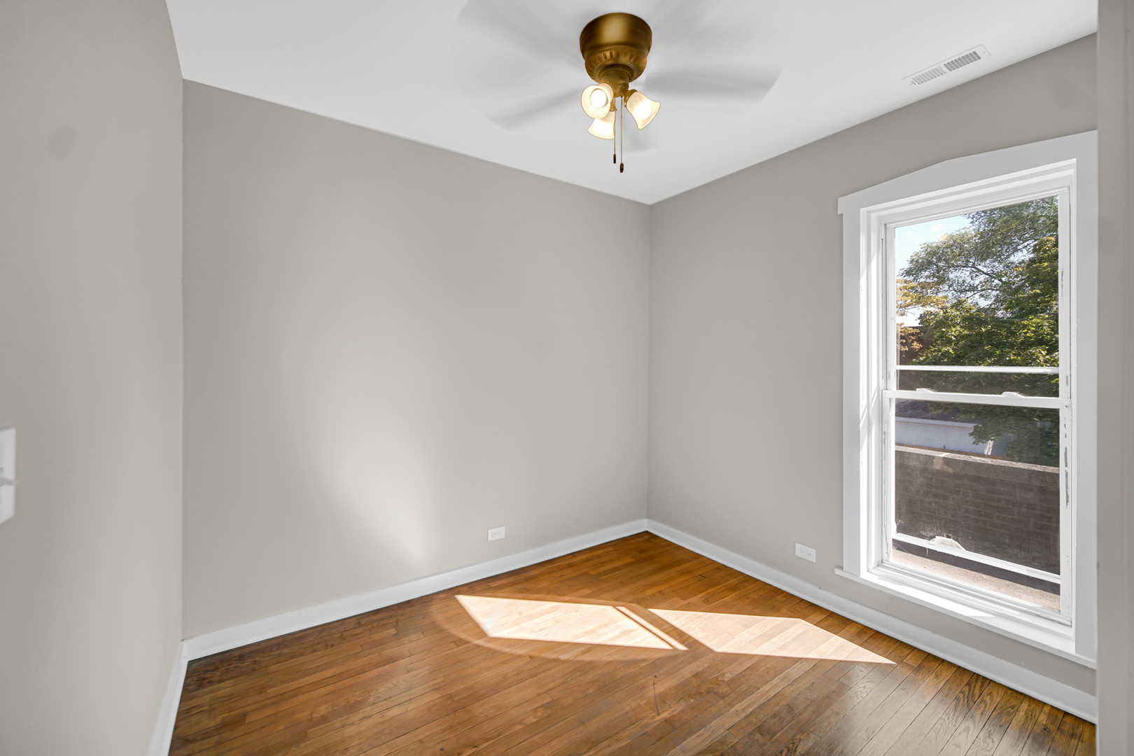 944 N Lavergne Avenue, Chicago, IL 60651
