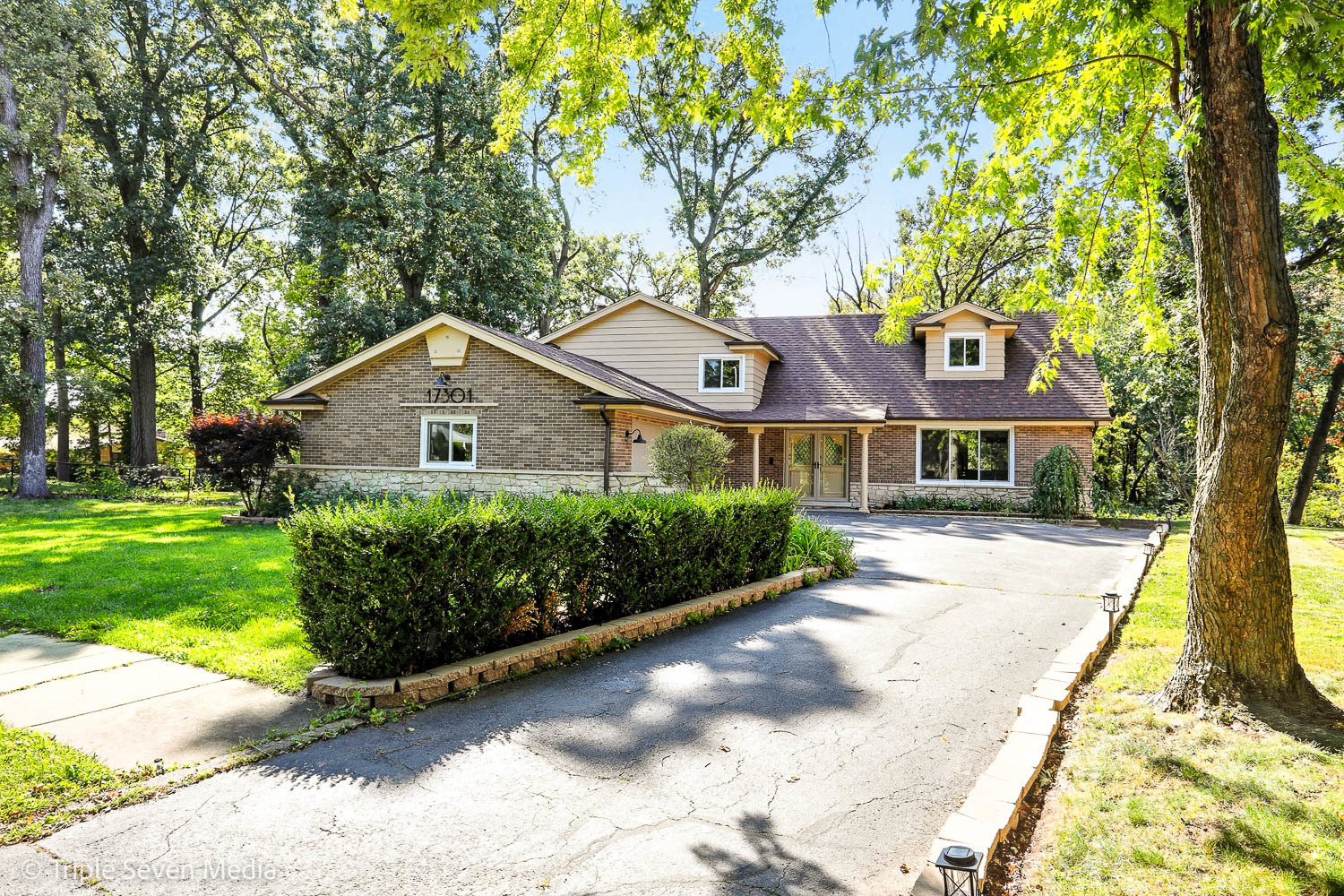 17301 Dobson Avenue, South Holland, IL 60473