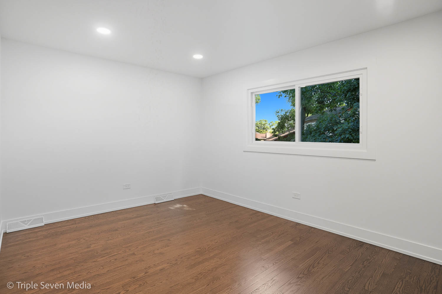 17301 Dobson Avenue, South Holland, IL 60473