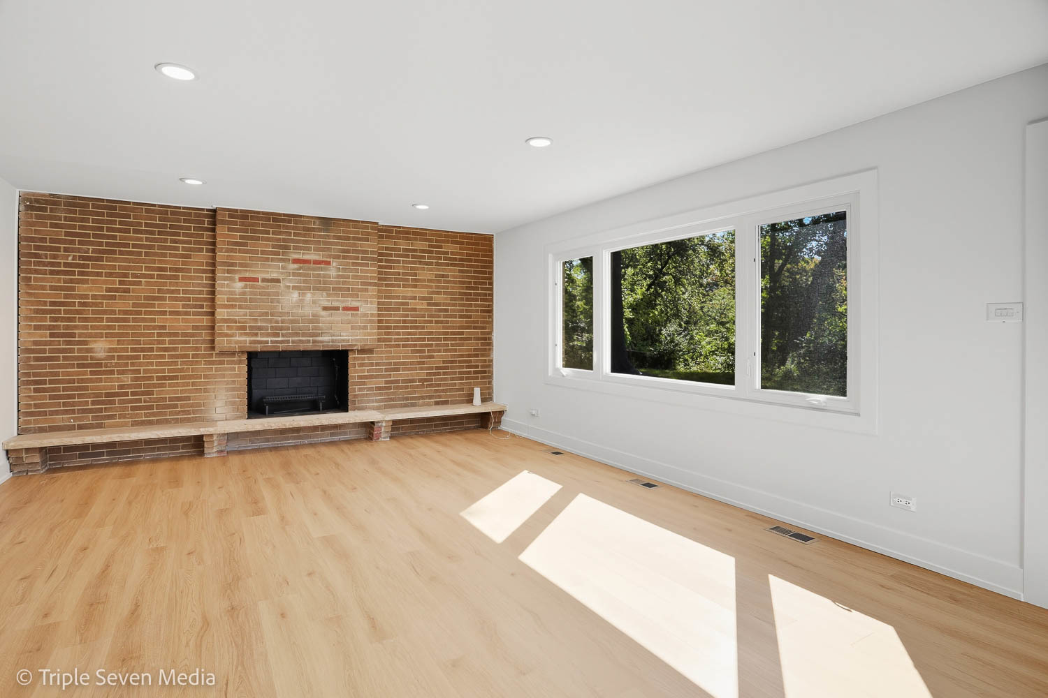 17301 Dobson Avenue, South Holland, IL 60473