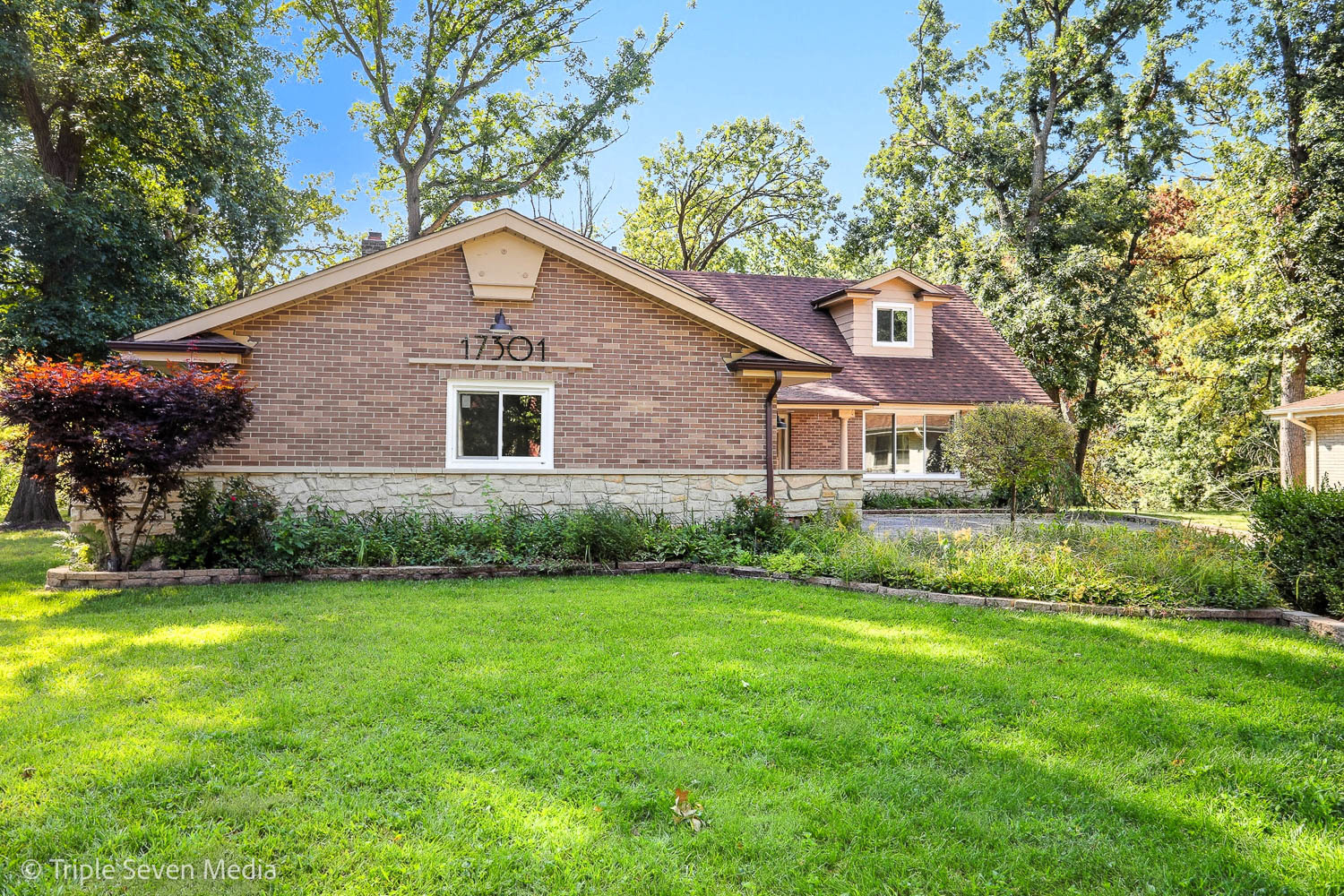 17301 Dobson Avenue, South Holland, IL 60473