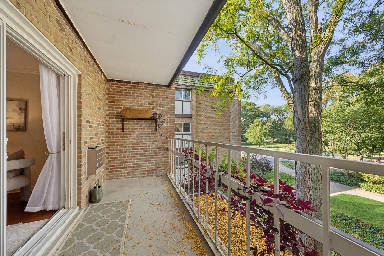 320 Claymoor Road #2D, Hinsdale, IL 60521