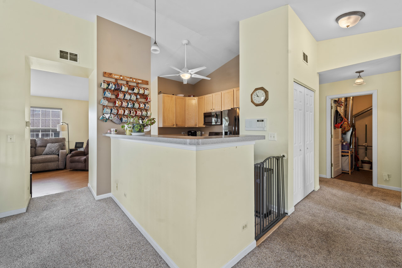 2885 Falling Waters Drive, Lindenhurst, IL 60046
