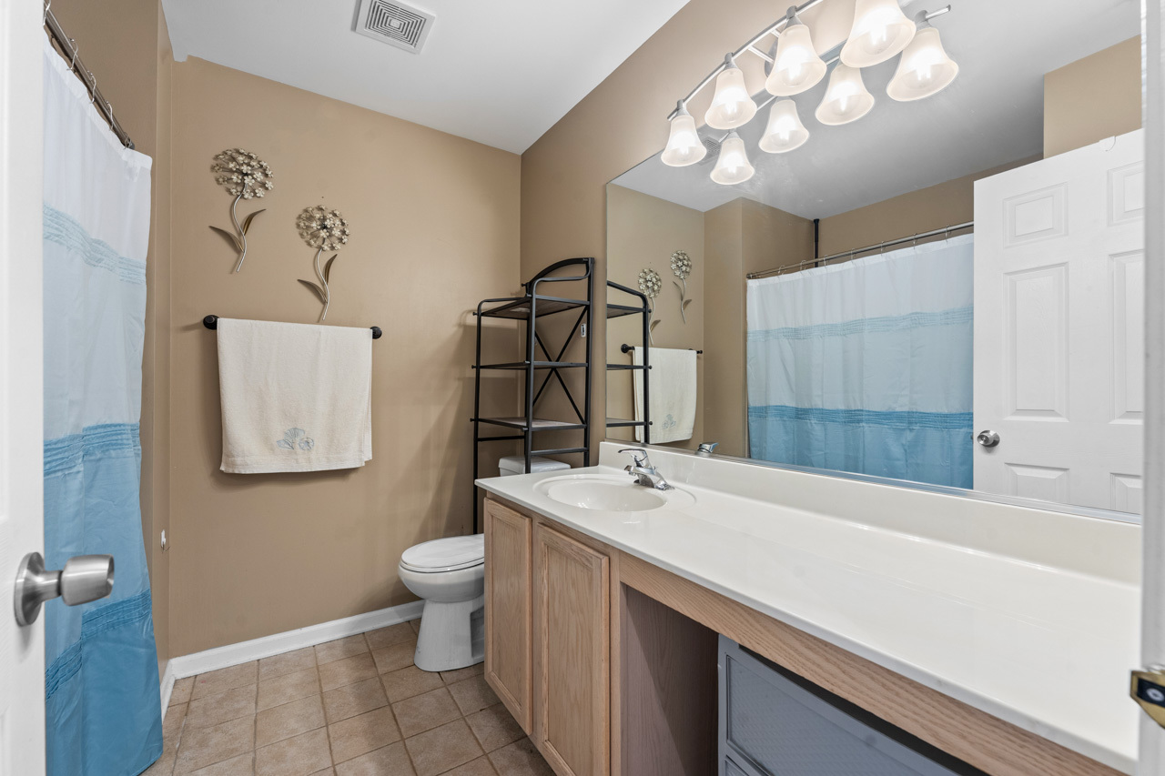 2885 Falling Waters Drive, Lindenhurst, IL 60046
