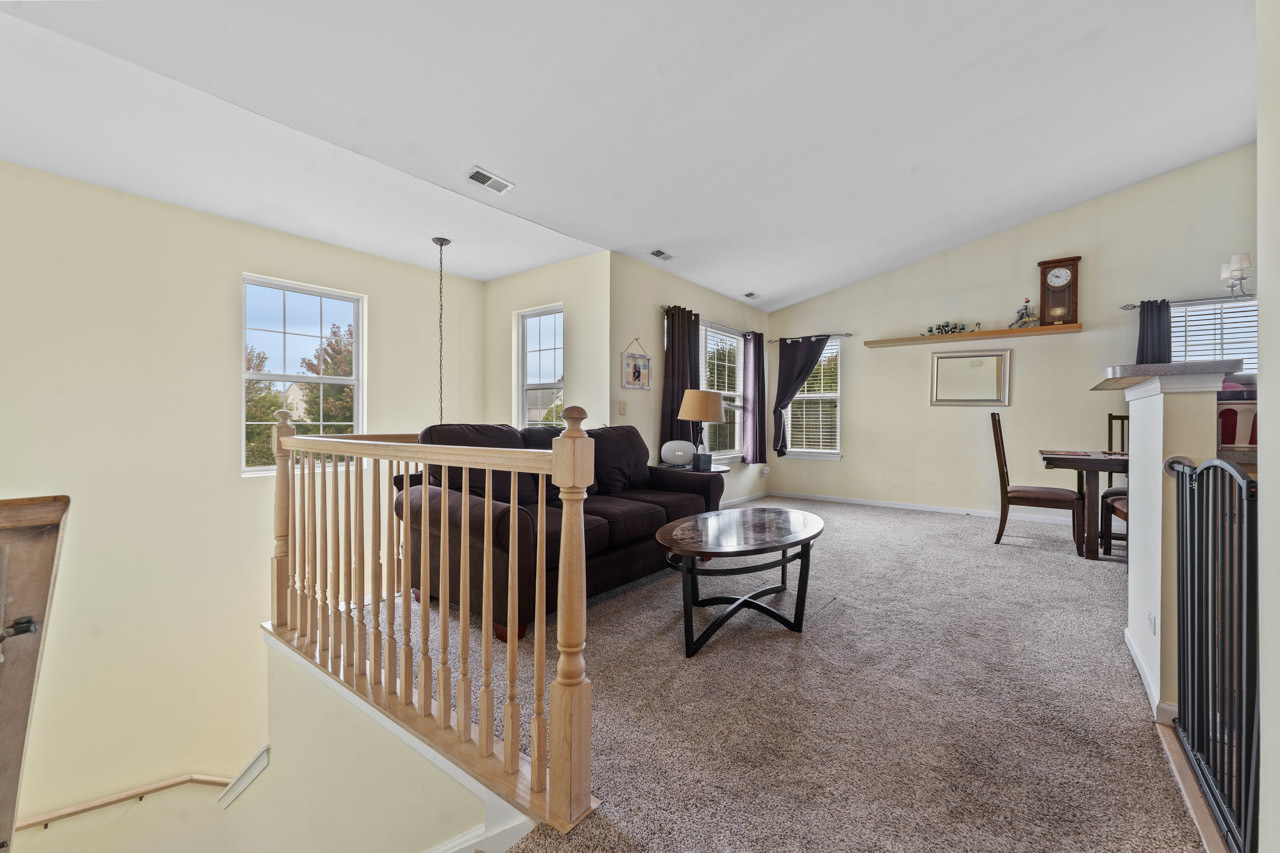 2885 Falling Waters Drive, Lindenhurst, IL 60046