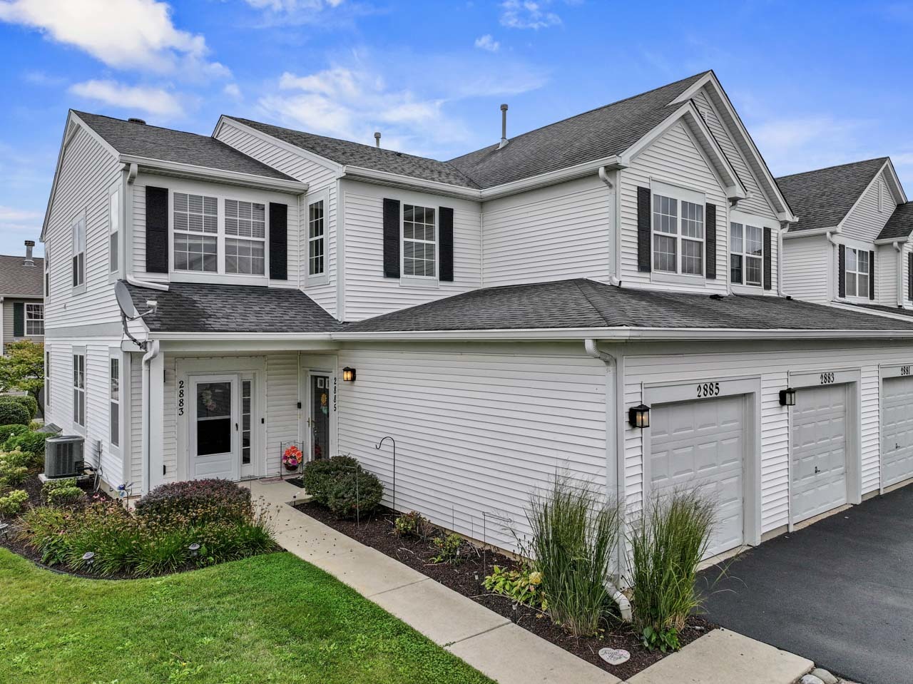 2885 Falling Waters Drive, Lindenhurst, IL 60046