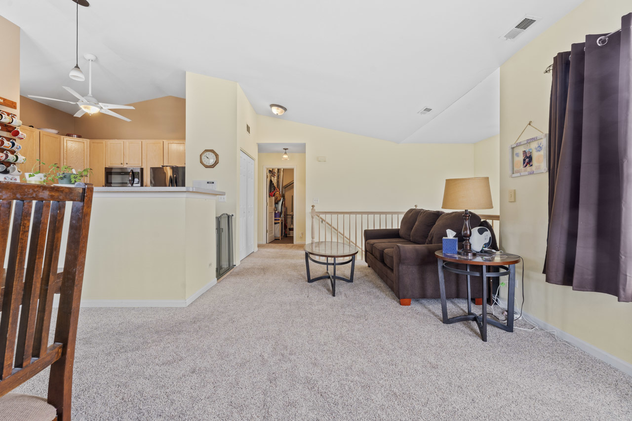 2885 Falling Waters Drive, Lindenhurst, IL 60046