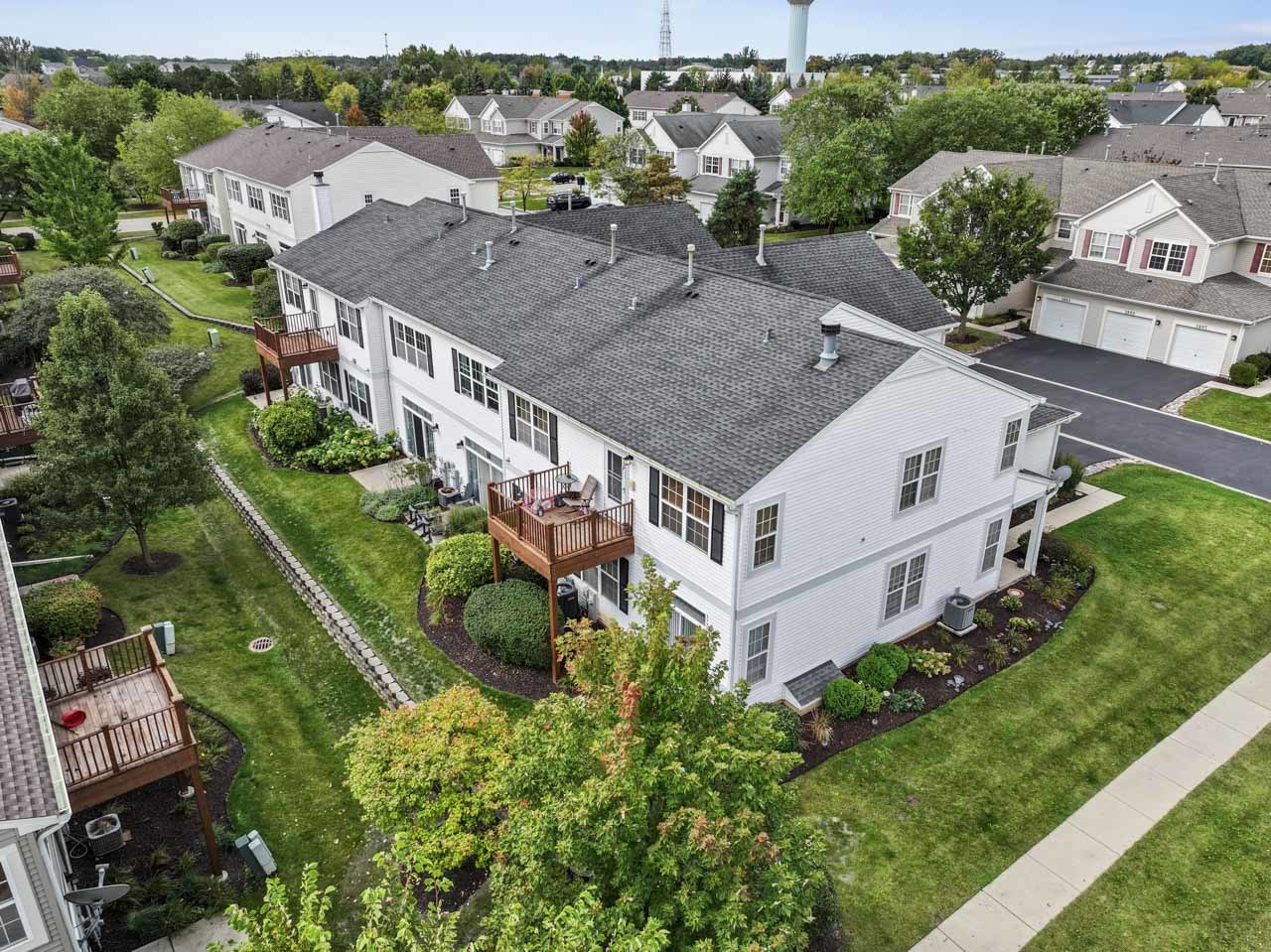 2885 Falling Waters Drive, Lindenhurst, IL 60046