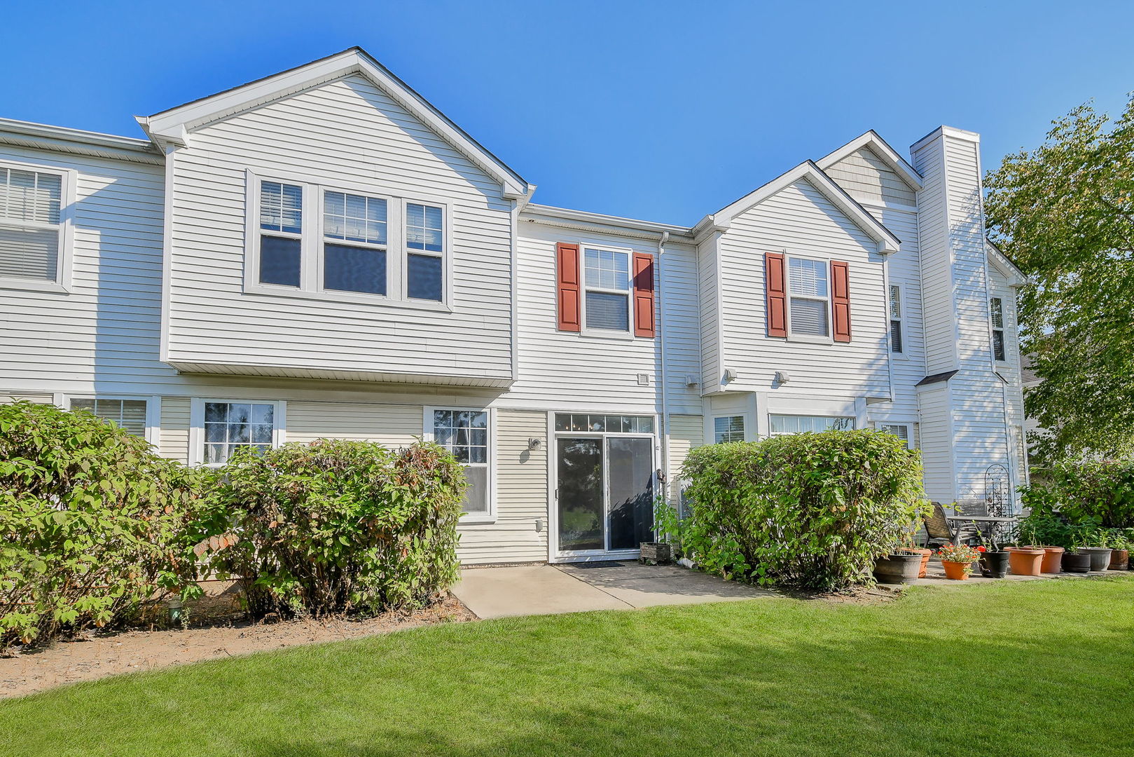 6711 Slate Drive, Carpentersville, IL 60110