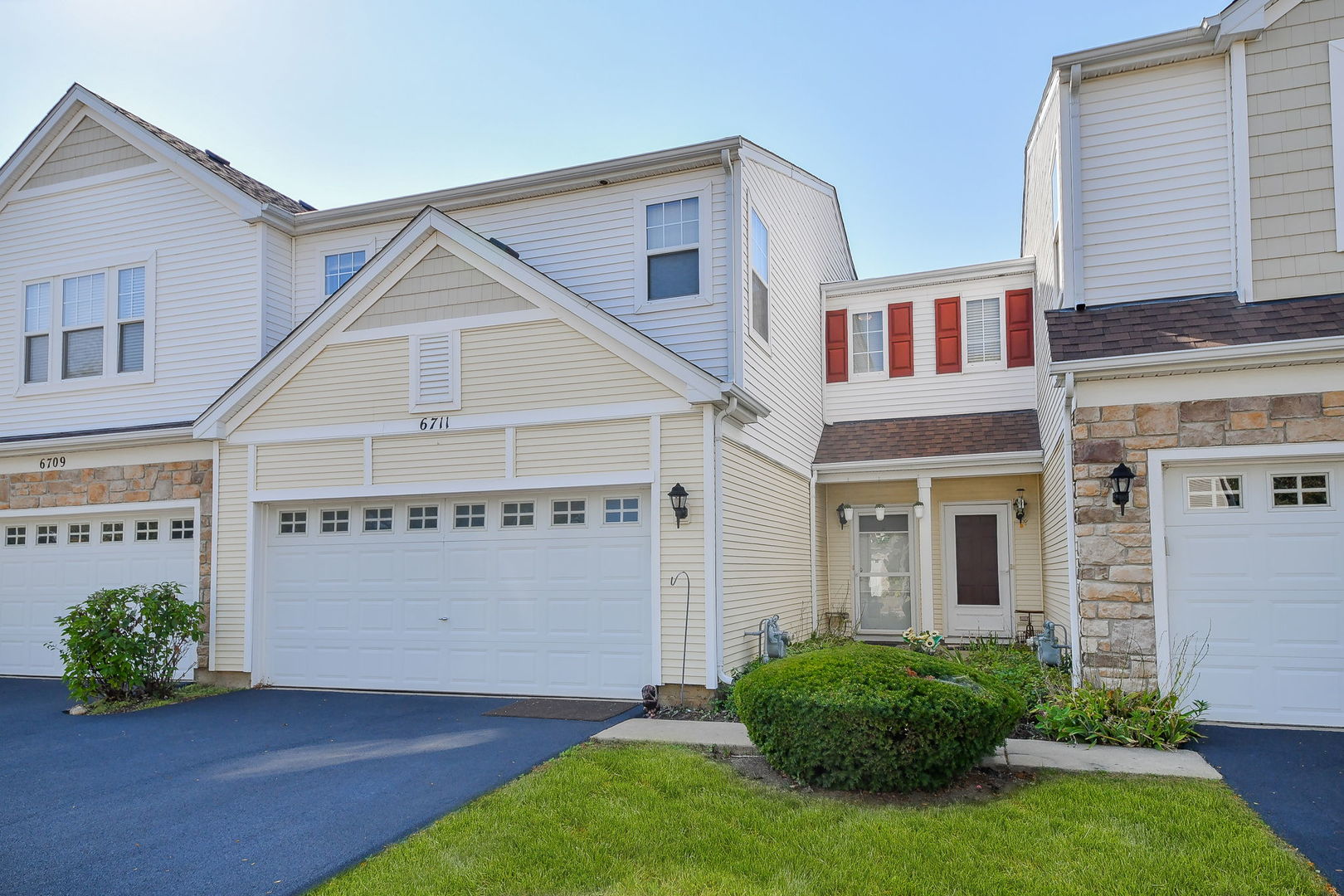 6711 Slate Drive, Carpentersville, IL 60110