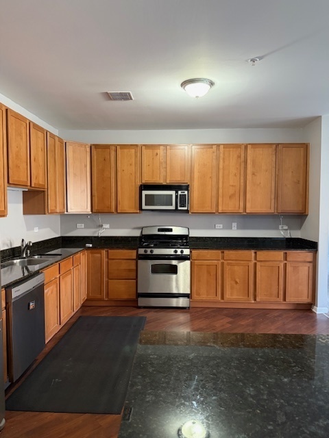 275 E Railroad Avenue #301, Bartlett, IL 60103