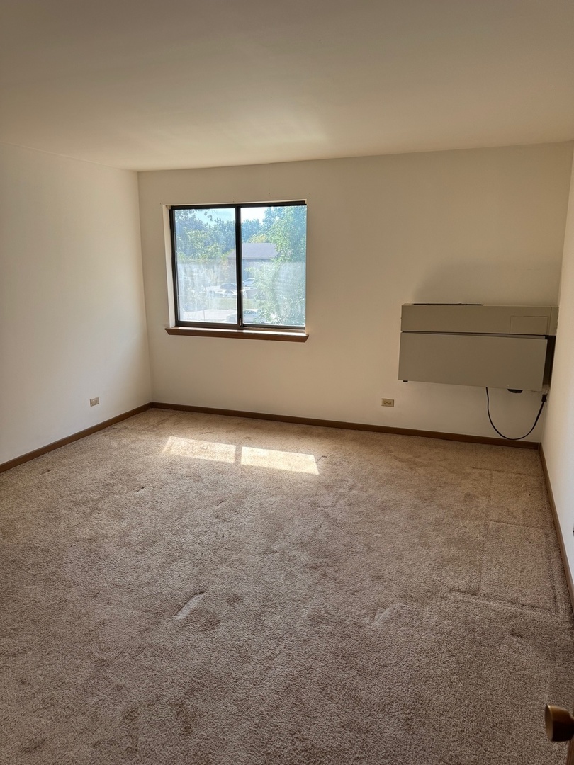 33601 N Royal Oak Lane #207, Grayslake, IL 60030