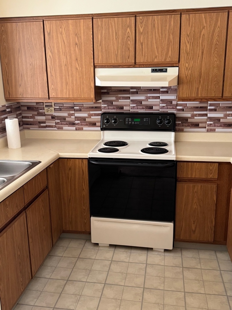33601 N Royal Oak Lane #207, Grayslake, IL 60030