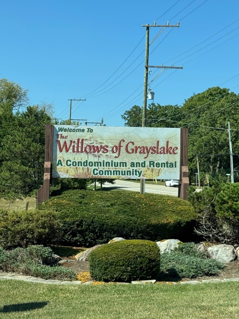 33601 N Royal Oak Lane #207, Grayslake, IL 60030