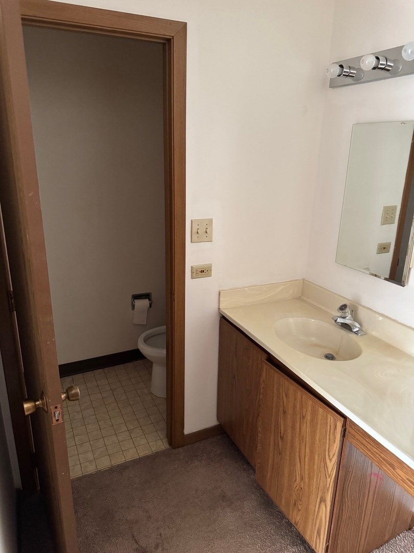 33601 N Royal Oak Lane #207, Grayslake, IL 60030