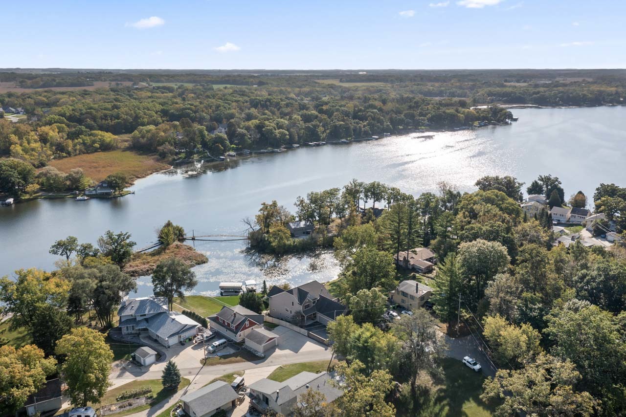 6507 Willow Court, Waterford, WI 53185