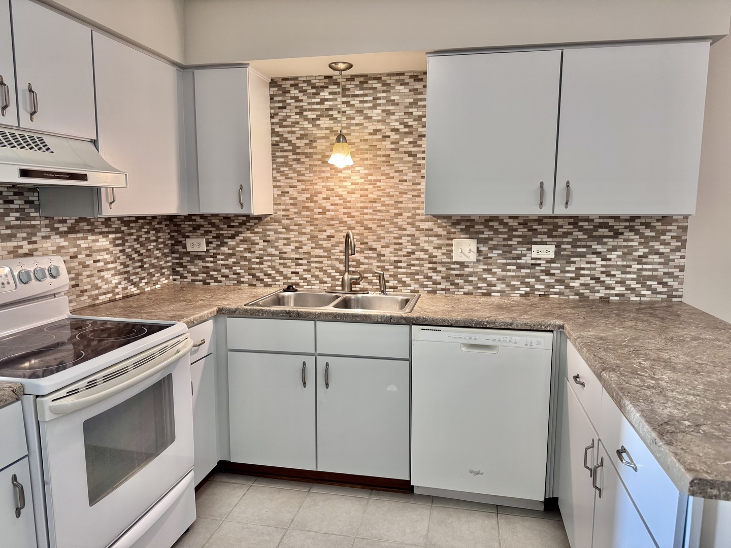 1330 S Lorraine Road #D, Wheaton, IL 60189