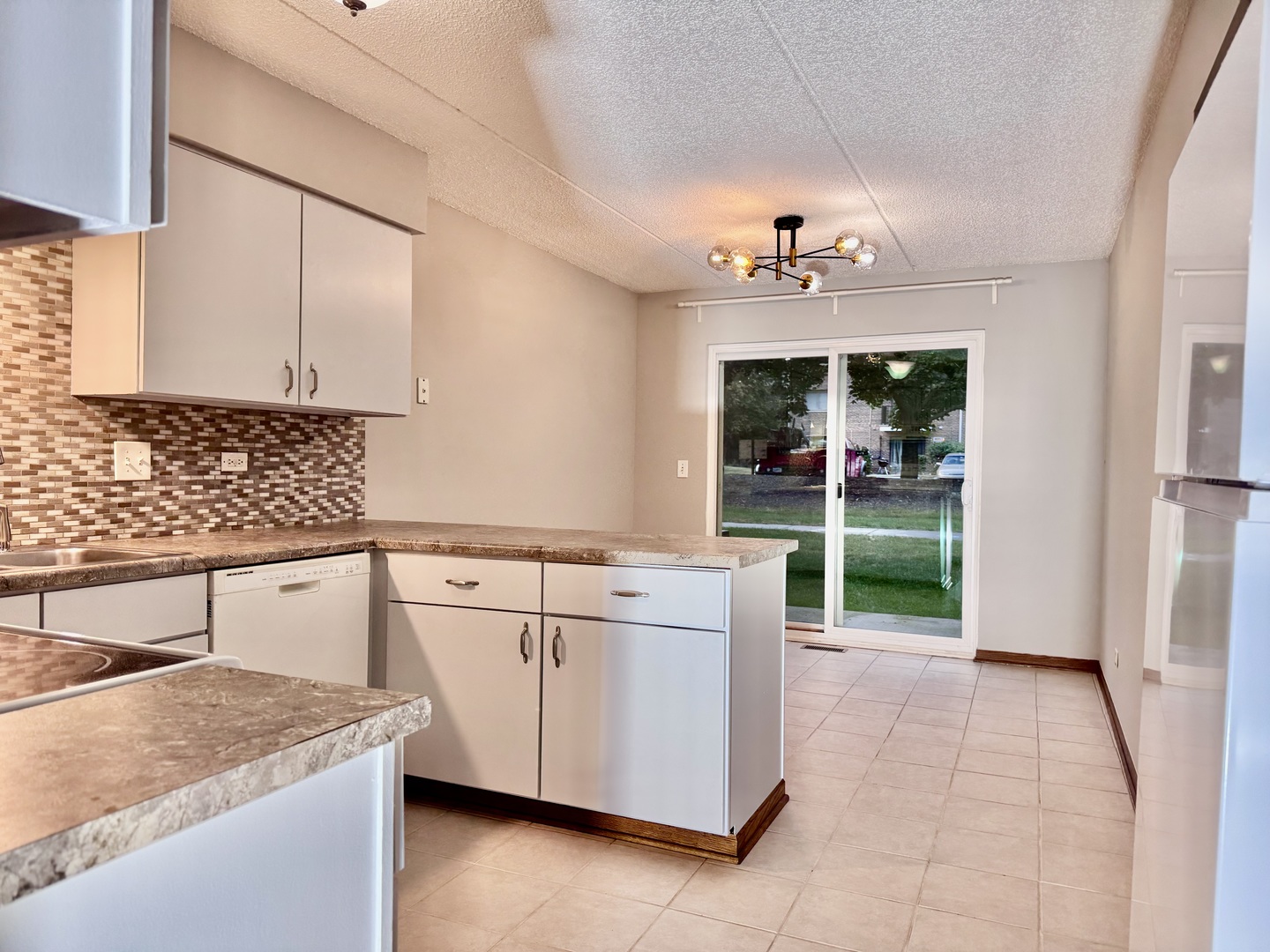 1330 S Lorraine Road #D, Wheaton, IL 60189