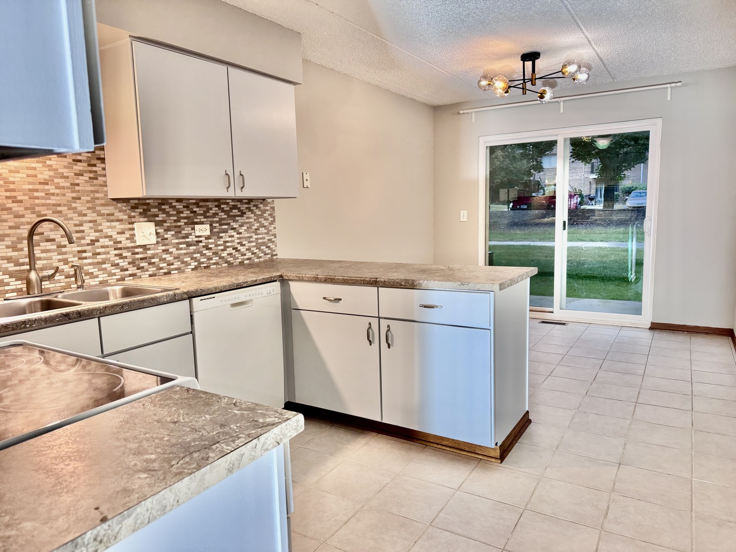 1330 S Lorraine Road #D, Wheaton, IL 60189