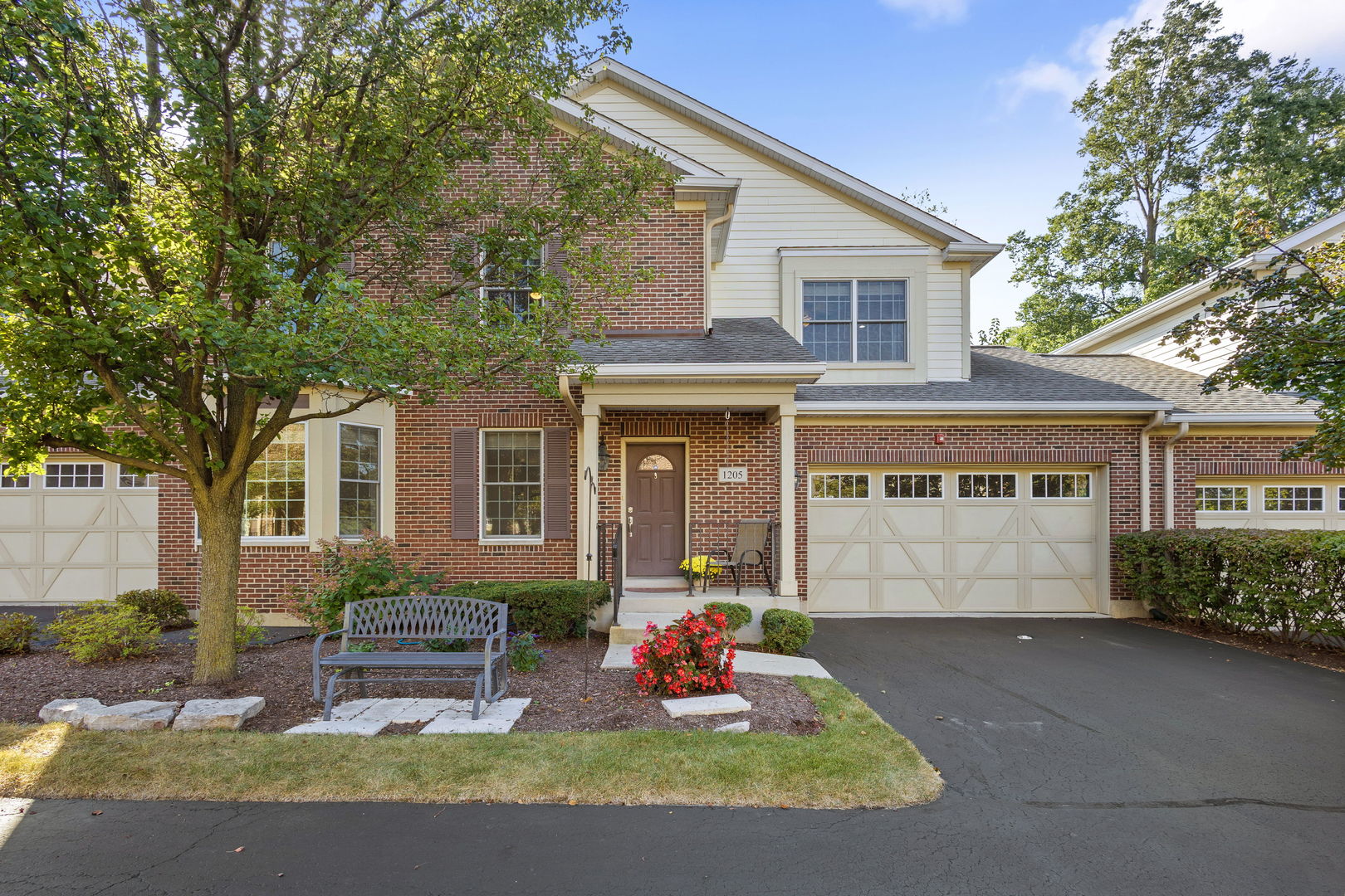 1205 CHARLESTON Court #1205, Westmont, IL 60559