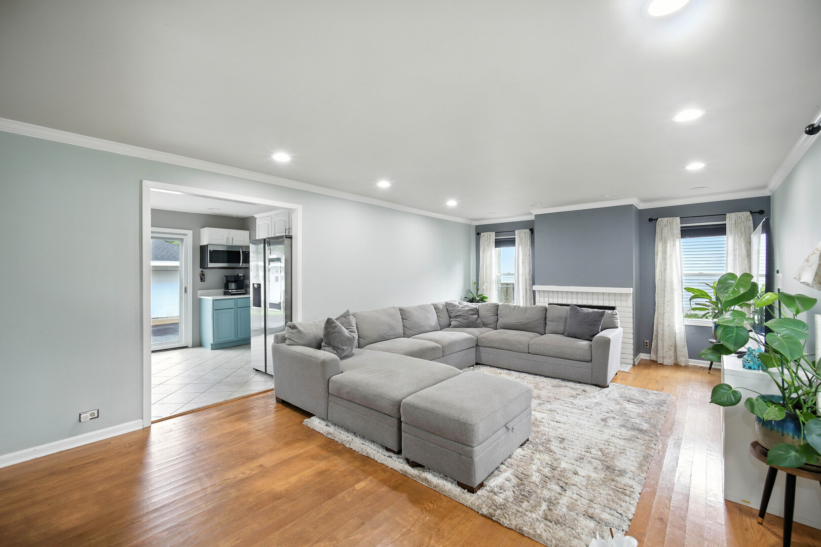 307 Oakwood Road, Vernon Hills, IL 60061