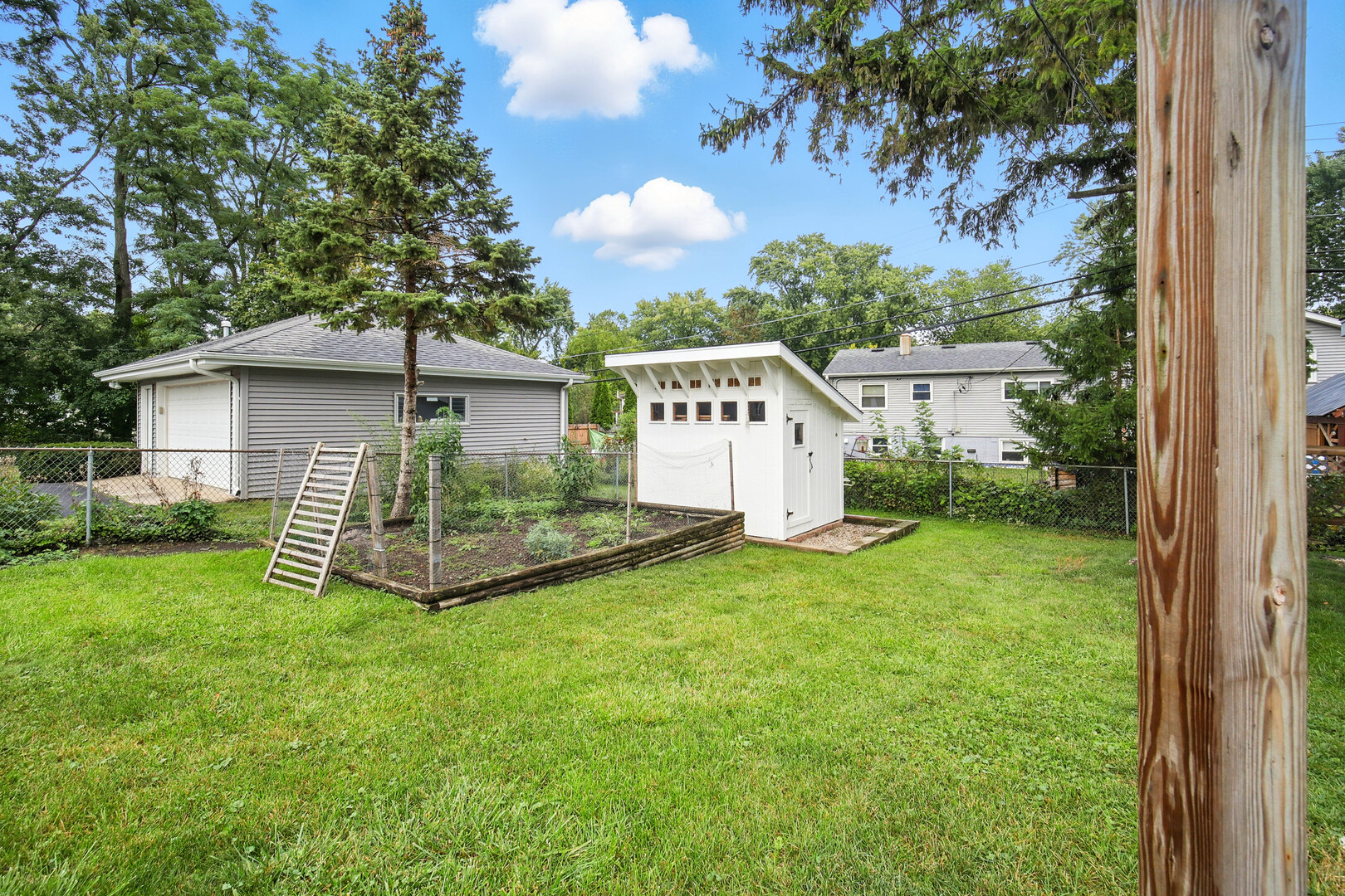 307 Oakwood Road, Vernon Hills, IL 60061