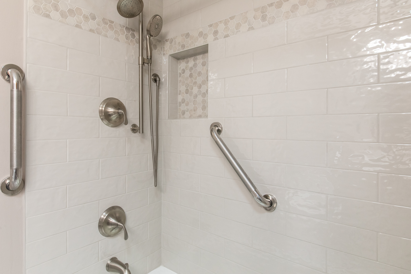 107 Janet Avenue, Streamwood, IL 60107