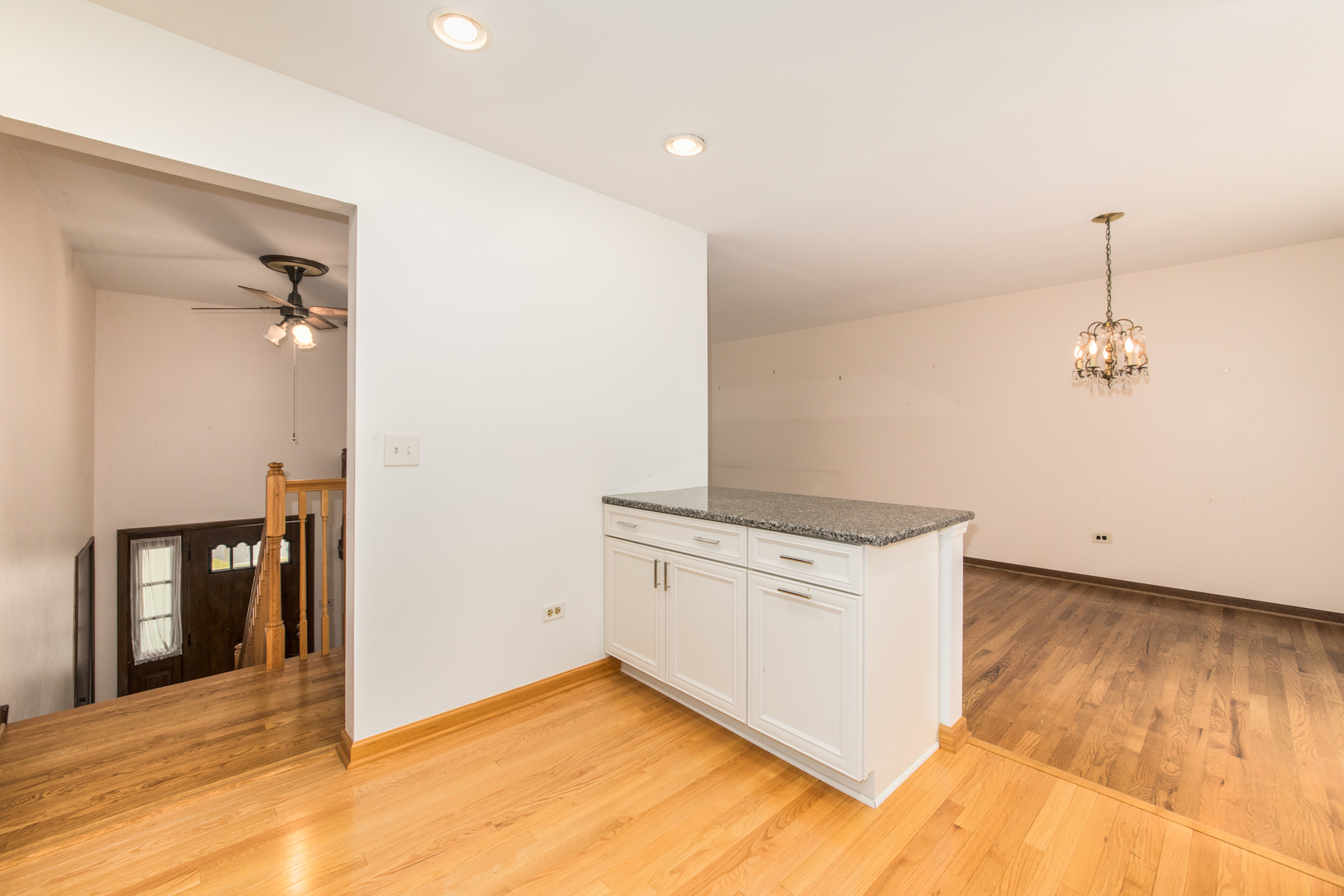 107 Janet Avenue, Streamwood, IL 60107