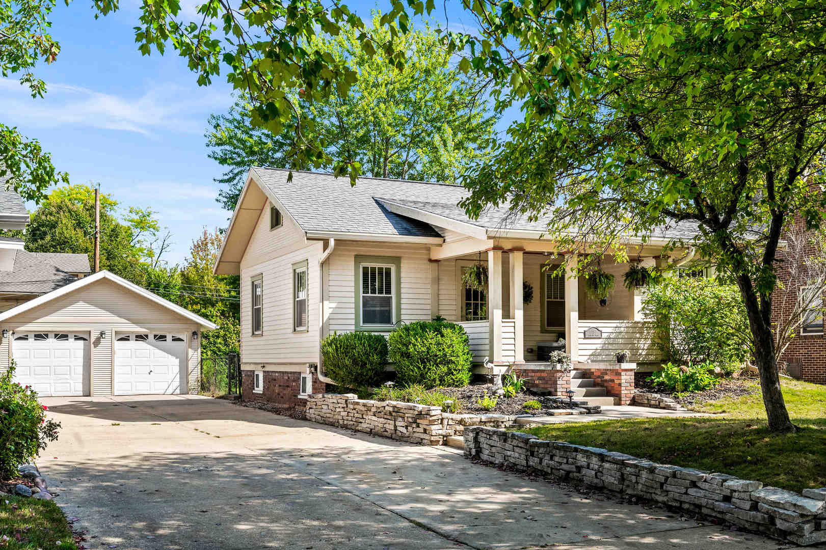 18 Harwood Place, Bloomington, IL 61701